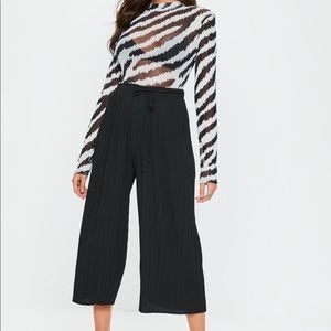 Missguided black pleated skinny tie belt culottes
